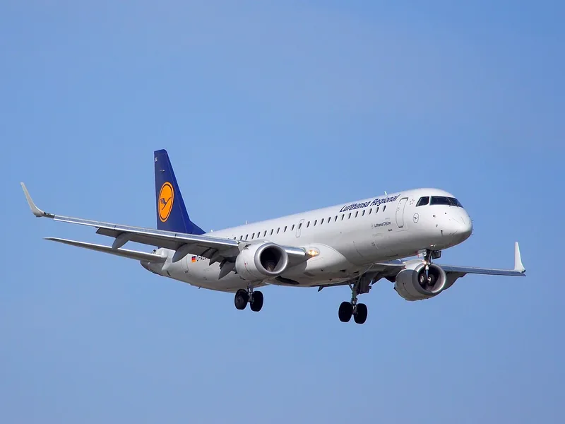 Embraer E195